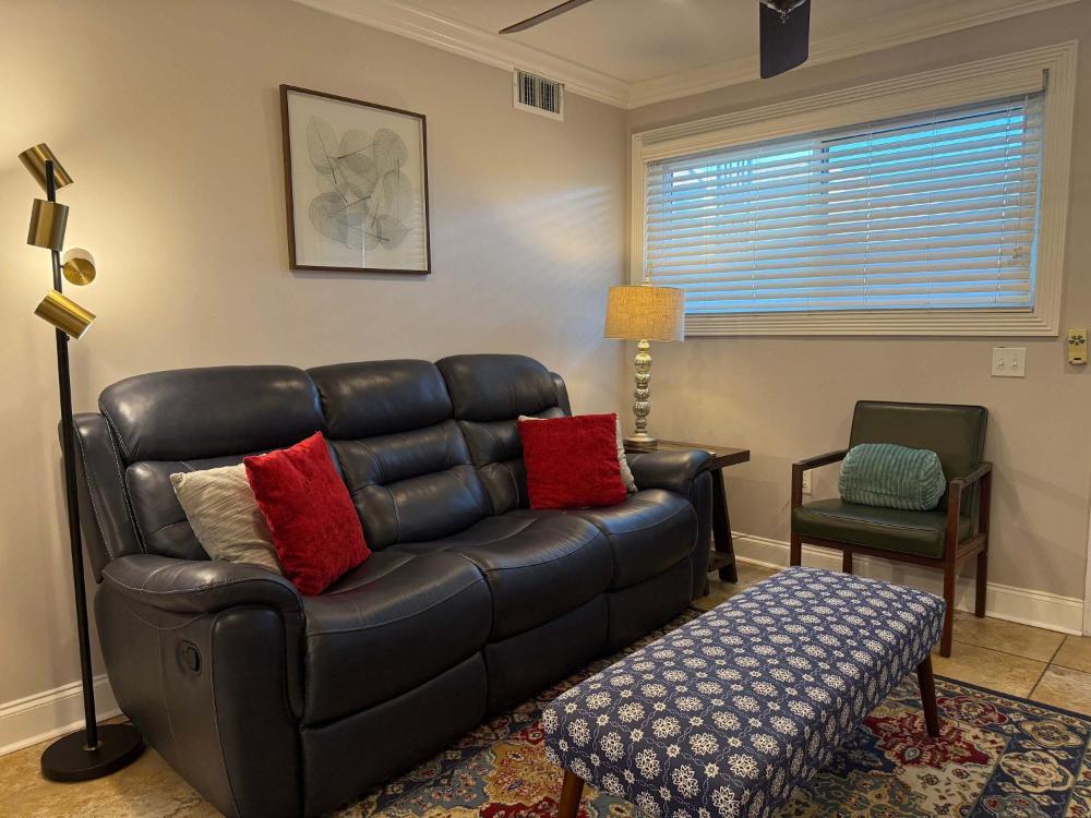 2 BR apartment with laundry pool